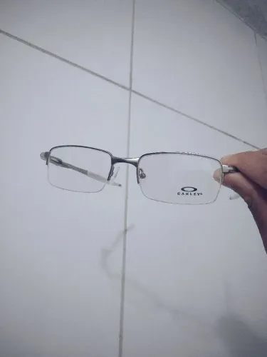 Óculos da Oakley - Utilizado poucas vezes.