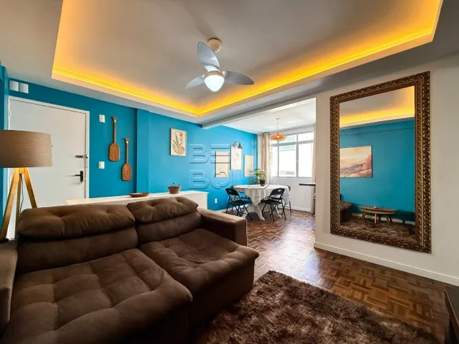 Apartamento reformado na Orla de Coqueiros