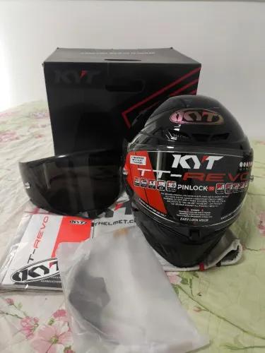 BRINDE VISEIRA FUMÊ - Capacete 59/60 - KYT TT Revo - Preto Brilhante