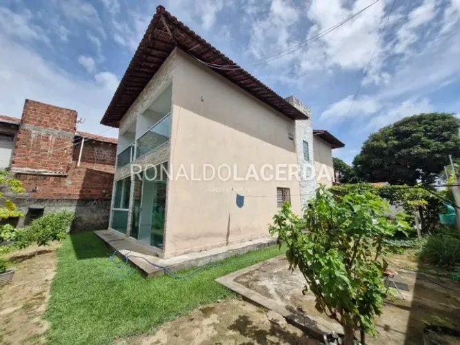 Excelente casa com móveis projetados no Portal do Sol para Locação