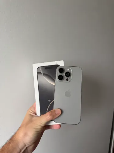 iphone 16 pro natural titanium 