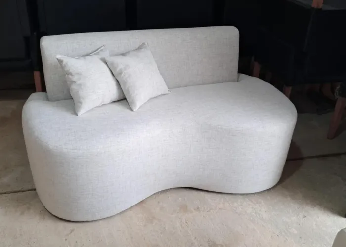 Sofá encosto retro com 1.55m