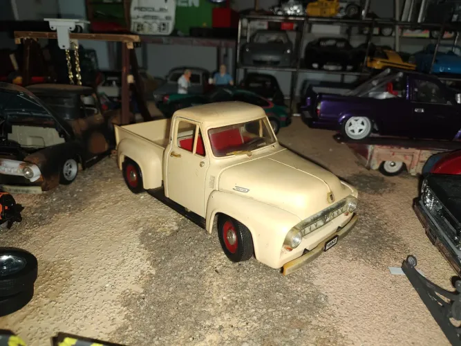Miniatura Pickup f100 1:18 Road Legenda/yatiming 