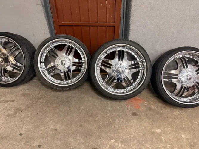 Vendo ou troco rodas aro 20. Com pneus. 