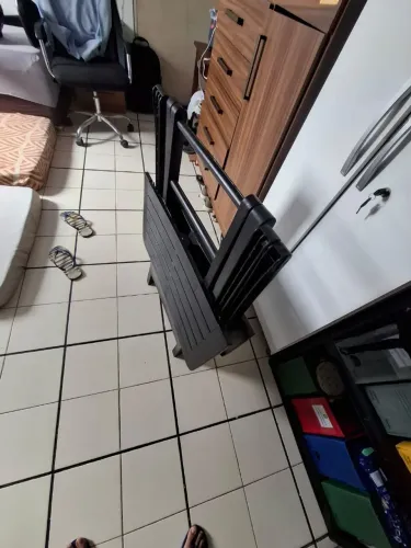 Mesa dobrável de plástico largura 72 cm e altura 70 cm