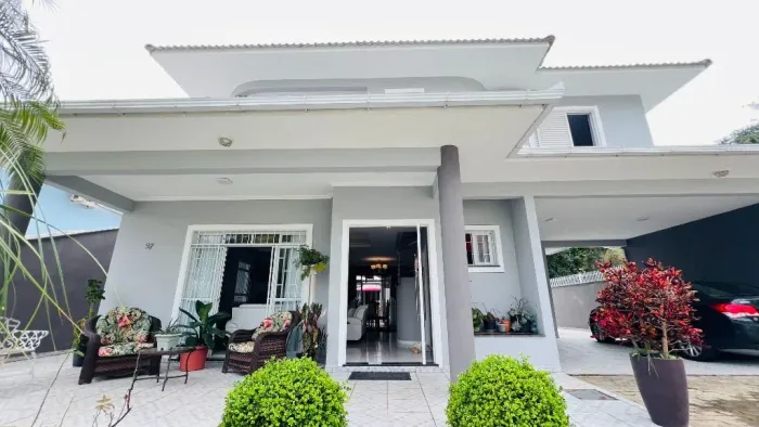Linda casa alto padrão no bairro Itacorubi, Florianopolis.