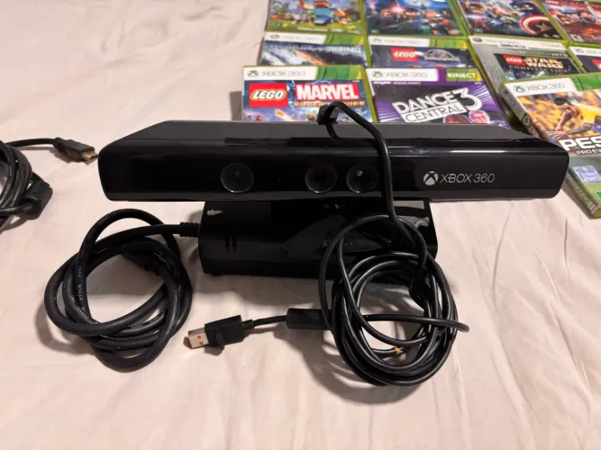VENDE-SE XBOX 360 + 2 CONTROLES + KINECT + 12 JOGOS EM MÍDIA FÍSICA