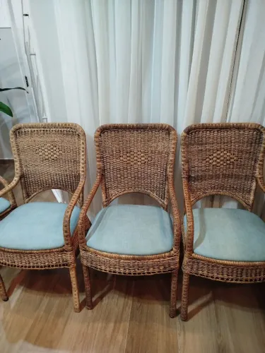 Lindas cadeiras /poltronas com braço almofadas confortáveis