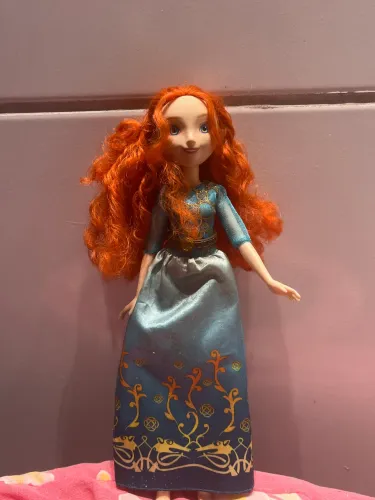 boneca merida da linha clássica da disney 