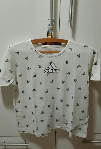 Camiseta infantil tam 14 marca Adidas