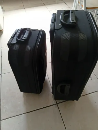 Malas de viagem 01 de bordo e outra medida 23x40x60 centímetros menor 100 maior 150