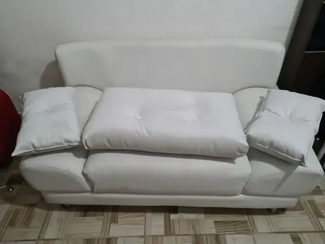SOFÁ  NAMORADEIRA EM CORINO BRANCO