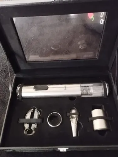 kit estojo para vinho marca Oster em inox
