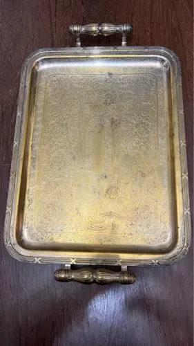 Bandeja antiga em metal espessurado a prata