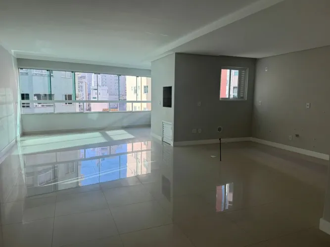 LORENA CRISTINA - APARTAMENTO DIFERENCIADO COM 03 SUÍTES EM BALNEÁRIO CAMBORIÚ