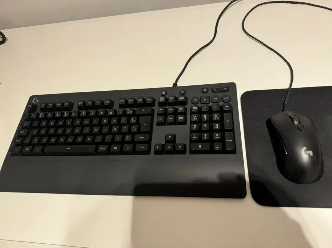 Kit Teclado e Mouse Gamer Logitech