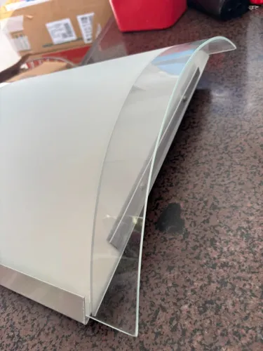 Luminária de teto em Vidro Curvado e Alumínio