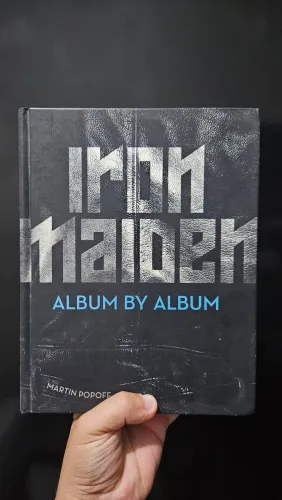 Livro: Iron Maiden - Album by Album (Martin Popoff)