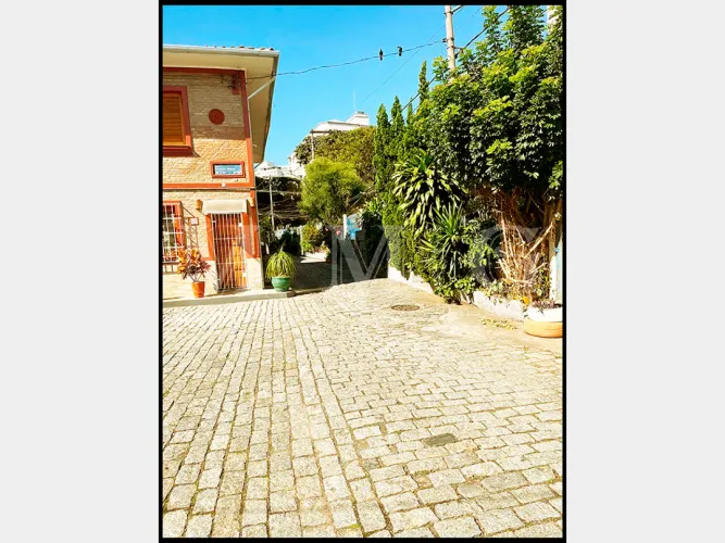 Vila Mariana, casa de vila, quintal grande, 3 vagas, bom local