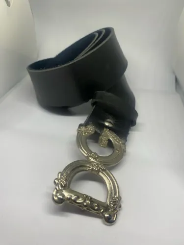 Cinto de Couro Preto com Fivela Dourada D&G