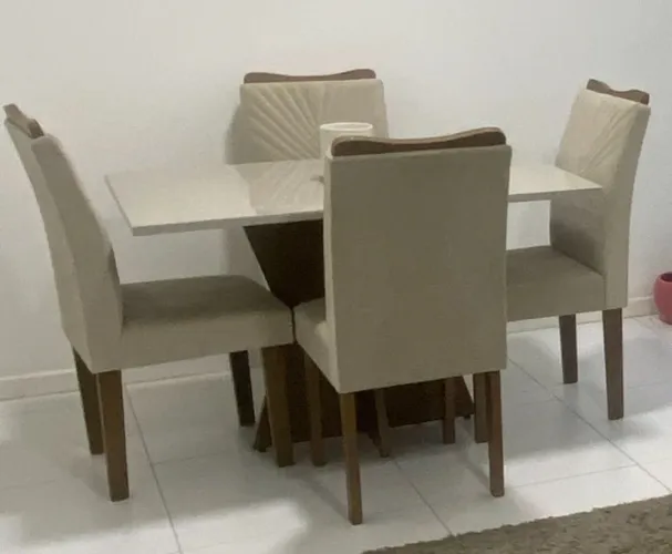 Mesa + 4 Cadeiras