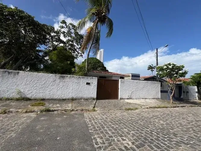 Imóvel para aluguel possui 140 metros quadrados com 3 quartos em Estados - João Pessoa - P