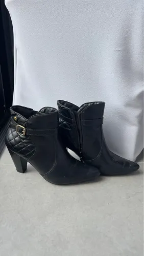 Bota preta feminina tamanho 37