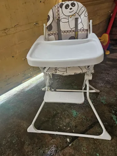 Vendo cadeira de refeição infantil 