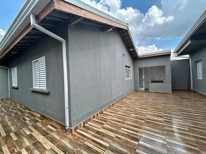 # CASA COM 4 QUARTOS 2 BANHEIROS 