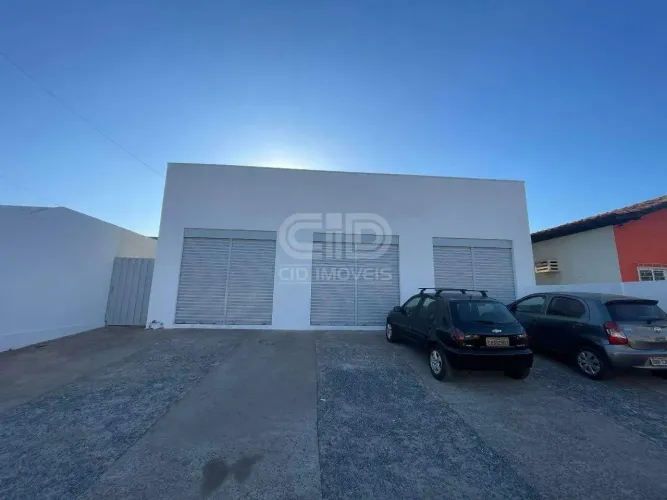 Salão comercial com aproximadamente 112m² no CPA II
