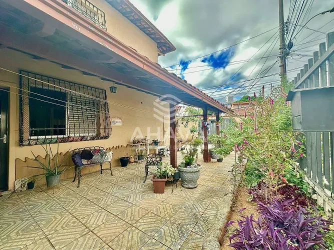 Casa Geminada 4 Quartos | 190m² | Jaraguá | 3 Vagas de Garagem | Próximo à Av. Antônio Car