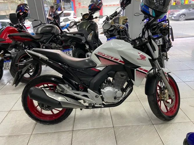 Oportunidade!!! CB 250 2021