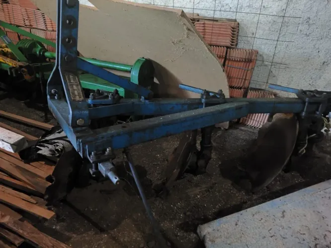 Arado de disco (3 discos) para trator