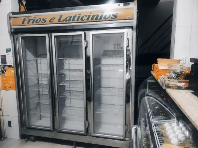 Balcão Refrigerado Auto Serviço Frios Bebidas e Laticínios - Frimax - 3 portas