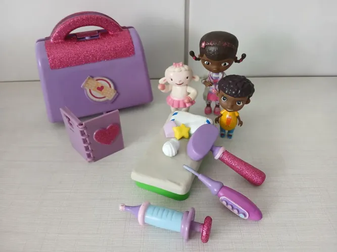 Mini maleta da Doutora Brinquedos 
