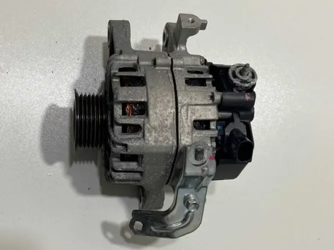 Alternador Toyota Yaris 1.5 ano 2023