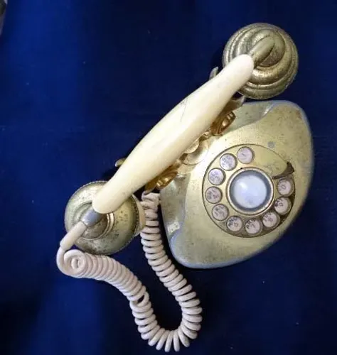 Telefone Vintage em Metal - The Cutie- Made in Japan (Item para Colecionador ou Decoração)