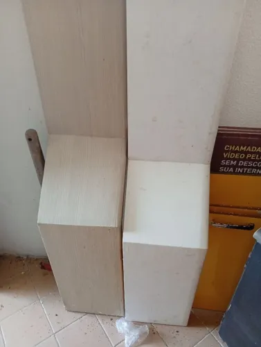 Vendo prateleira de madeira, pesada