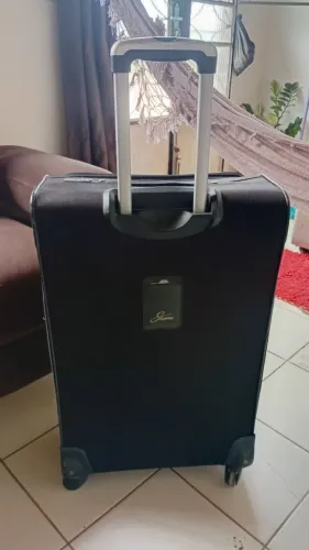 Estou vendendo essa mala grande pra viagem semi nova quem quiser fale comigo no zap 829875