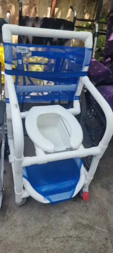 Cadeira de banho nova em pvc