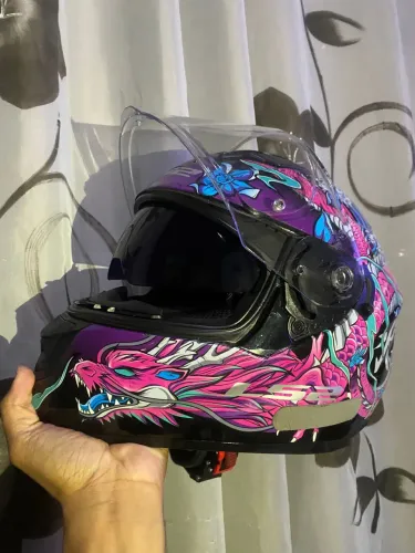 Capacete LS2 Warrior com viseira solar 