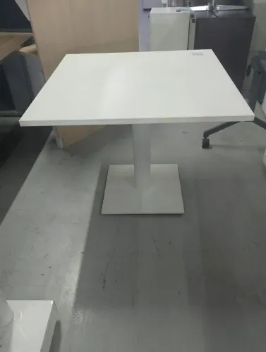 Mesa para refeitório branca pé de ferro 