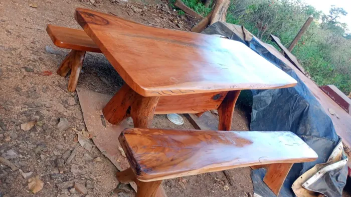 Mesa rústica em Madeira Maciça