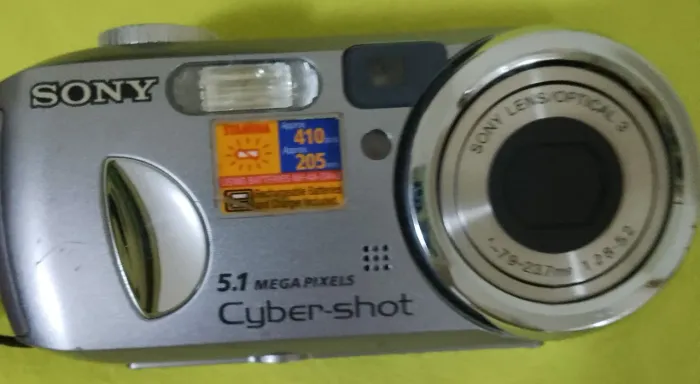 Câmera Digital Sony Cyber-shot 5.1MP