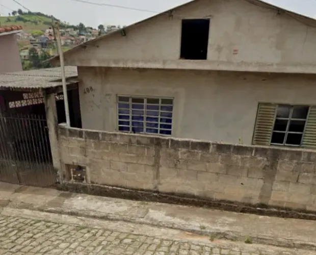 Vendo uma casa no Centro com  4 dormitórios 