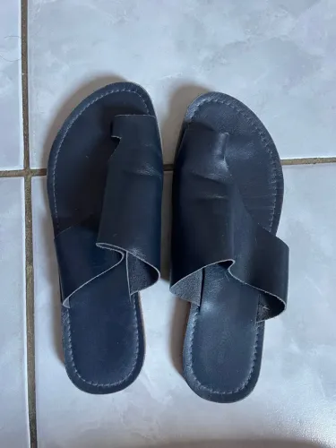 Sandália de couro azul escuro