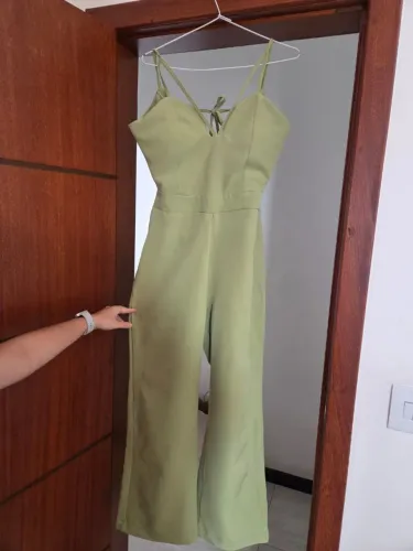 Lindo macacão nunca usado 