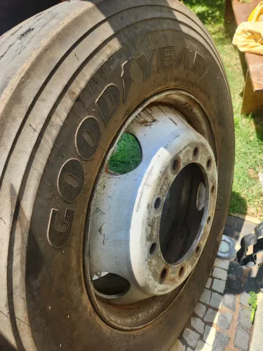 Rodas Com pneus 305/75 R24.5