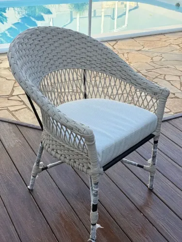 Poltronas em alumínio revestido com tricô náutico