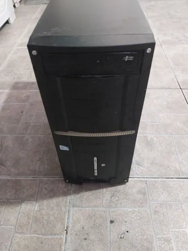 Gabinetes e peças com defeito 